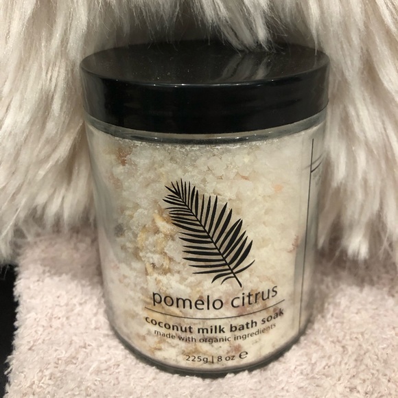 Hemlock Park Other - New in Tub! Hemlock Park Pomelo Citrus Coconut Milk Bath Soak